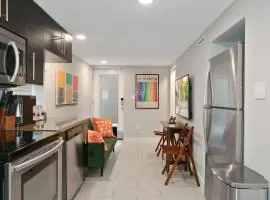 Cozy Mid-Century Apartment Steps From Restaurants #DCottage
