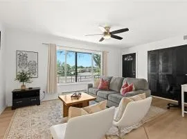 Cozy 1BR Retreat with King Bed in Royal Oak