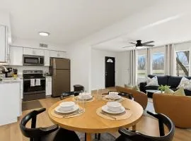 Stylish 1BR Upper Flat in Vibrant Royal Oak