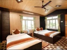 Holy Lodge Sauraha