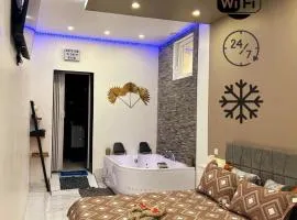 Suite GOLD by L Amaryllis I Jacuzzi & Sauna privé I Centre Béziers Arrivée autonome