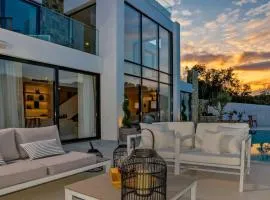 Spectacular Korcula Villa 4 Bedrooms Villa Korcula Grandeur Private Infinity Pool & Stunning Sea Views Zrnovo