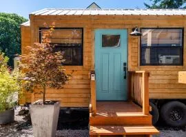 Stay Portland - Tiny Farmhouse - Walk to Local Shops & Restaurants