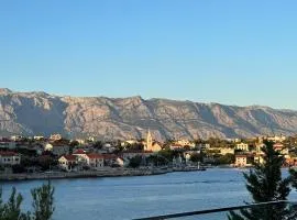 Luxurious Waterfront Brac Villa 4 Bedrooms Villa Selca Waterfront Private Infinity Pool & Gym Selca