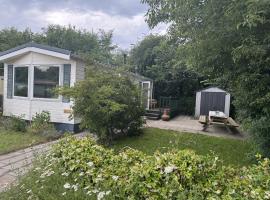 KD 743 - Vakantiepark Kijkduin，位于Kraaijenstein的木屋