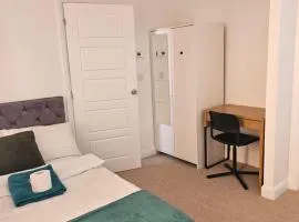 Cosy Ensuite Doubleroom with Private Toilet and Bathroom in central Dartford