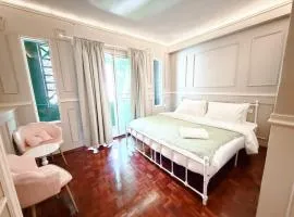 X CASA Sukhumvit 11 - คาซ่า สุขุมวิท 11
