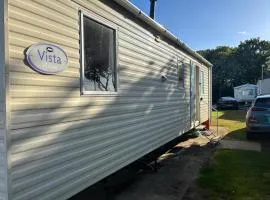 Lovely Caravan With Free Wi-Fi At Broadland Sands Park, Suffolk Ref 20020Bs