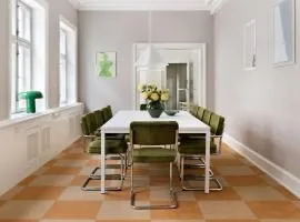 The Churchill manor apartments by Daniel&Jacob's