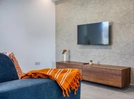 Cozy Apartment Heart of St Julians Sleeps 5