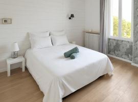 Maison cosy with private garden, 4 bedrooms, Wine Route, hotel in Nuits-Saint-Georges