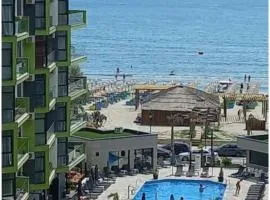 WaterFront Apartment - Beach Pool & Spa Resort langa plaja