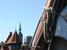 Ferienhaus - Am Kütertor - alle Apartments mit Terrasse oder Balkon - in top Lage, hotel em Stralsund