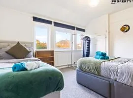 Large House FREE Parking Wood Fire 4 Beds 9 Guests