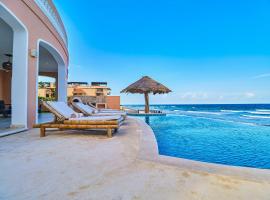Luxury 7 Bedroom Oceanfront Villa at Hacienda Tankah with Infinity Pool & Premium Hospitality，圖盧姆的飯店