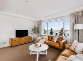 Luxe Mount Escape Stunning Sea Views Pool & Gym