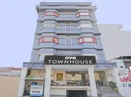 Townhouse Jai Guru Ji Nearest Merceds Benz Sector 11