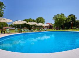 Villa 77 by Villas Guide, hotell i Sisak
