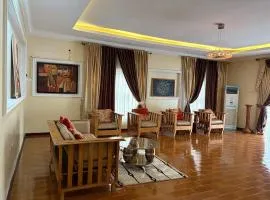 Serene 3BR Retreat with Lush private Garden, mini gym and spa access