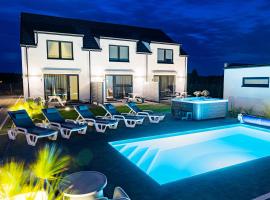 Cichy Domek Karwia - Apartamenty - Basen, Jacuzzi, Sauna, hotel a Karwia