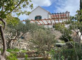Villa Tramonto, Hotel in Sutivan