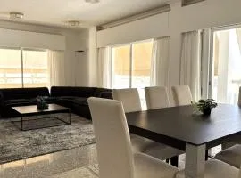 Modern 3BDR_Top Floor_Lux_Suite_Balcony