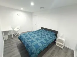 Modern and Peaceful Queen Room in Guildford - NR5