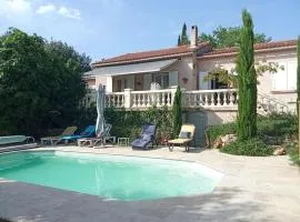 Sous le figuier, gîte avec piscine partagée