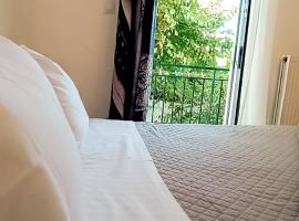 Sofia's Home 9min. Athens Airport, hotel i Artemida