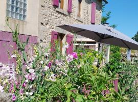 Maison de vacances ou chambres d'hôtes belle campagne auvergnate, hotel in Saint-Julien-la-Geneste