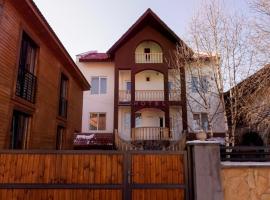 Hotel Iceberg, hotel in Bakoerjani