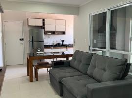 Apto com sacada e lazer completo em Bauru, hotel u gradu Bauru