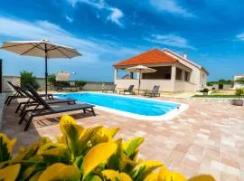 Gorgeous Home In Benkovac With Wifi