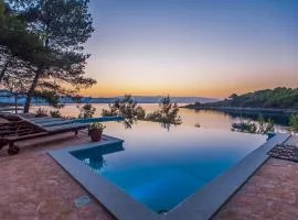 Villa Aqua