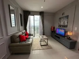 Flora Homes at i-City - WiFi TV Box and 1 Car Park