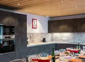 Chalet 6 pièces neuf, 12 pers, 3 sdb, parking, terrasse, proche remontées - FR-1-676-193
