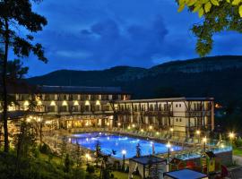Park Hotel Asenevtsi، فندق في فيليكو ترنوفو