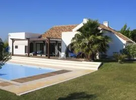 Villa Oasis Azul - Beautiful Villa With Heated Private Pool, Short Walk To All Amenities