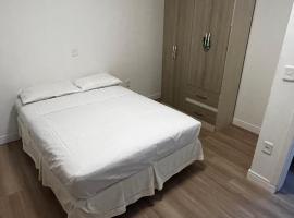 Apartamento à 100 metros do mar - Meia Praia、イタペマのホテル