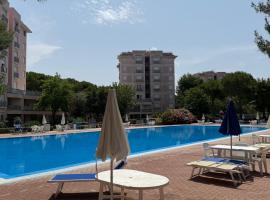 M446 - Marcelli, trilocale in residence con piscina – hotel w mieście Marcelli