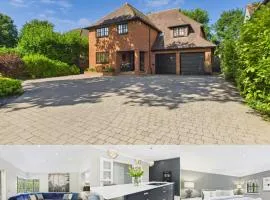 3 beds Luxury Family Home with Self-Check in & Direct Train to London