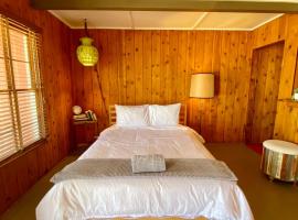 Joshua Tree Ranch House Motel - Downtown - Room #8، فندق في جوشوا تري