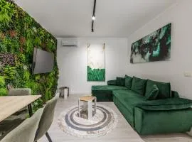 Green Luxe Suite 1