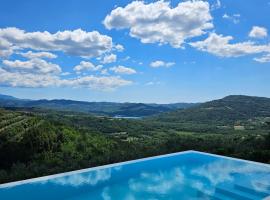 Villa with Private Pool & Lake View near Motovun, Casa Mille Olivi Modern, Hotel in Buzet