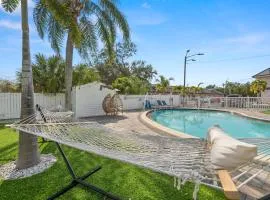 1 King Bed Unit With Shared Pool