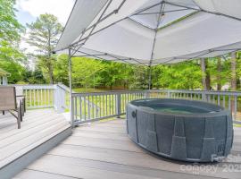 The Davis Den Stylish Pet-Friendly Escape, hotel em Charlotte