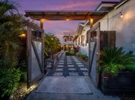 Cozy and Private Studio w Outdoor Deck
