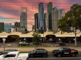 Opp Vic Markets, Trams at doorstep by Custom Bnb Hosting