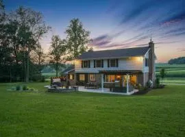 Zook Manor with Hot tub Firepit and Game Room
