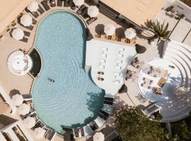 AMĀRIA Beach Resort by NOMÉE Hospitality Group, resort a Kamari